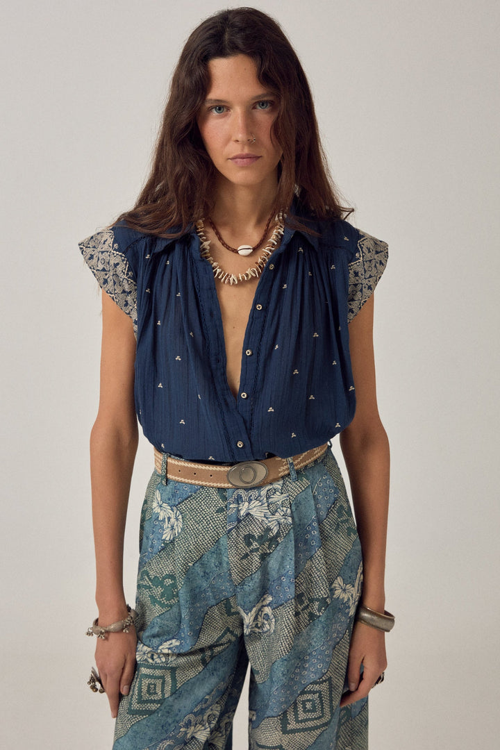 Karina Sleeveless Shirt